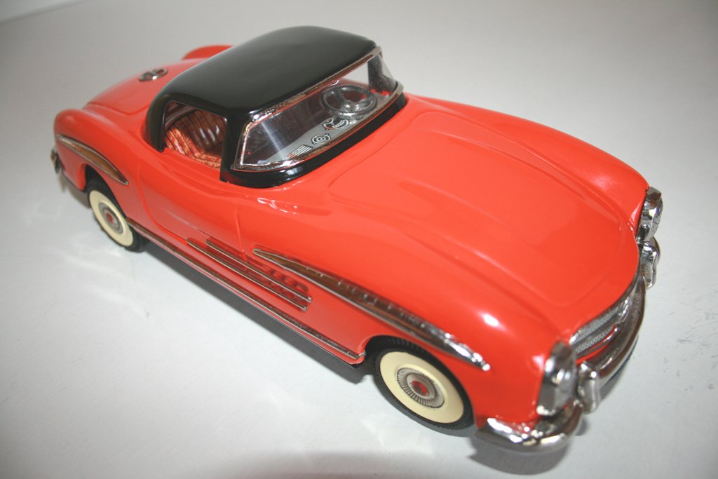 NOMURA/SHOWA 50’S 11 INCHES JAPAN BATTERY OPERATED VINTAGE TIN TOY CAR  MERCEDES BENZ 300 SL