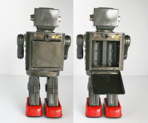 Horikawa Japan 60’s Astronaut Robot  Battery Operated 11.5 inches (29 cm) original tin and Plastic toy Space Robot - Image 7