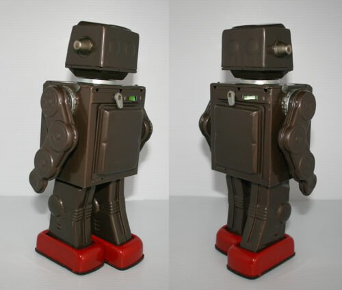 Horikawa 50’s 60’s Astronaut Robot Battery Operated 11.5 inches (29 cm) original tin toy Space Robot - Image 4