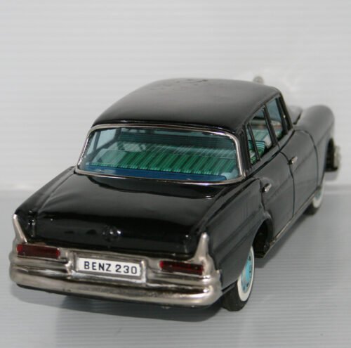 Bandai 60’s Mercedes Benz 230 Battery Operated 11 inches (28 cm) original tin toy car - Image 4